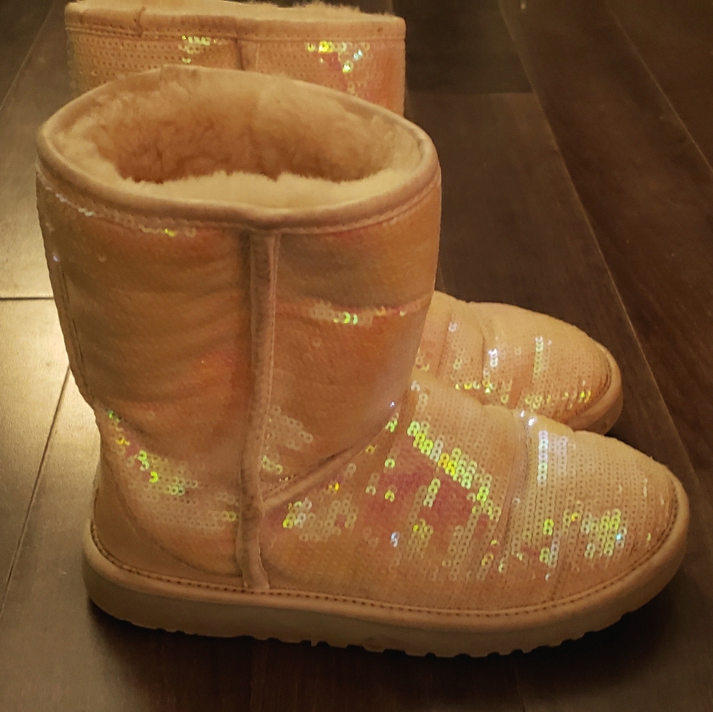 UGG Classic Short Stellar Sequin